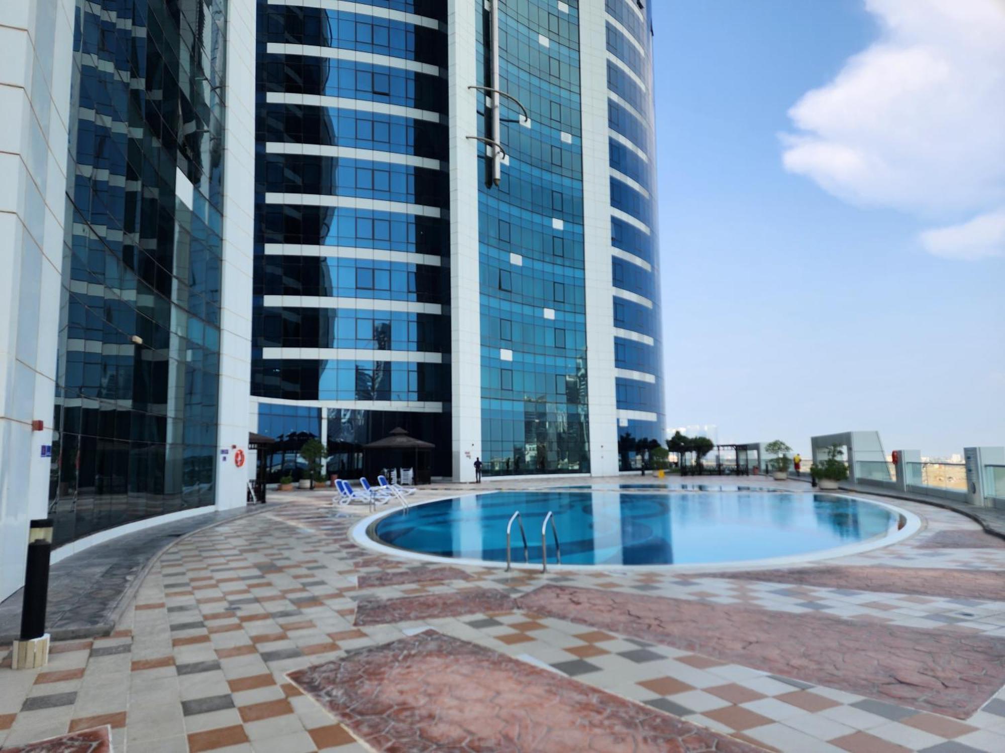 Harf4606 Huge Water Front 1br With 2 Sofa Beds In Alreem Island Abu Dhabi
