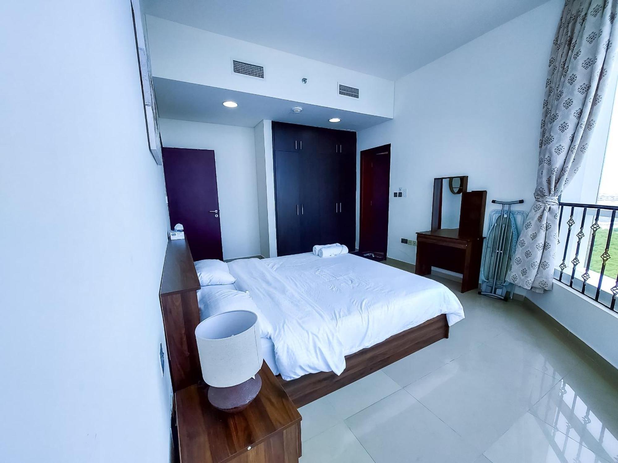 Harf4606 Huge Water Front 1br With 2 Sofa Beds In Alreem Island Apartment